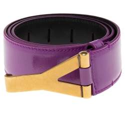مملوكة مسبقًا حزام سان لوران جلد لامع بنفسجي بإبزيم شعار الماركة 85 سم