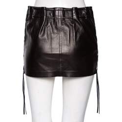مملوكة مسبقًا تنورة سان لوران جلد أسود مزينة رباط بشراشيب قصيرة مقاس صغير (سمول)