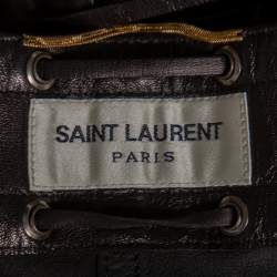 مملوكة مسبقًا تنورة سان لوران جلد أسود مزينة رباط بشراشيب قصيرة مقاس صغير (سمول)