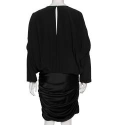 مملوكة مسبقًا فستان سان لوران ساتان وكريب أسود مزين مكشكش مقاس كبير (لارج)