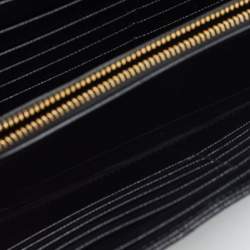 مملوكة مسبقًا Saint Laurent Black Matelassé Leather Monogram Envelope Wallet on Chain