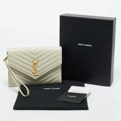مملوكة مسبقًا Saint Laurent Off White Matelasse Leather Cassandre Wristlet Clutch