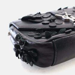 مملوكة مسبقًا حقيبة كلاسيكية سان لوران جلد حملان صغير/خرز مضغوطة بمونوغرام