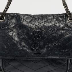 مملوكة مسبقًا حقيبة كتف سان لوران نِكي وسط جلد متموج مجعد أسود