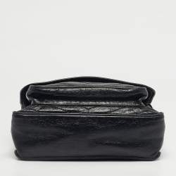 مملوكة مسبقًا حقيبة كتف سان لوران نِكي وسط جلد متموج مجعد أسود