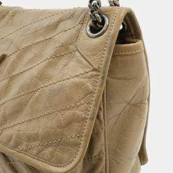 مملوكة مسبقًا حقيبة سان لوران باريس نيكي وسط كتف بخياطة على شكل V جلد بيج