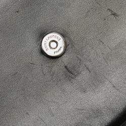 مملوكة مسبقًا حقيب�ة سان لوران باريس متوسطة مزينة بالمسامير جلد العجل مونوغرام سان سيت كروس بودي سوداء