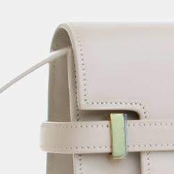 مملوكة مسبقًا حقيبة كتف سان لوران باريس مانهاتن جلد أبيض متوسطة