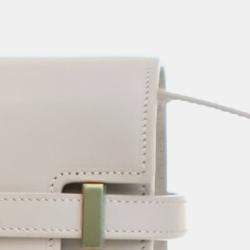 مملوكة مسبقًا حقيبة كتف سان لوران باريس مانهاتن جلد أبيض متوسطة