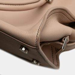 مملوكة مسبقًا حقيبة سان لوران باريس داون تاون كاباس بيبي جلدية بنية اللون