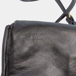 مملوكة مسبقًا حقيبة جيب مبطنة حمل سحاب سان لوران باريس جابي جلد خروف صغيرة سوداء