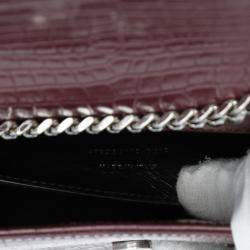 مملوكة مسبقًا حقيبة كروس بودي بسان لوران باريس مونوغرام كايت بشرابة جلد منقوش تمساح متوسطة حمراء