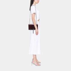 مملوكة مسبقًا حقيبة كروس بودي بسان لوران باريس مونوغرام كايت بشرابة جلد منقوش تمساح متوسطة حمراء