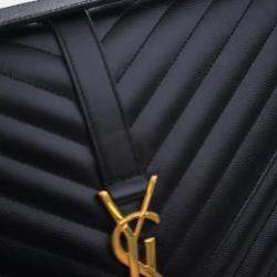 مملوكة مسبقًا Saint Laurent Large Calfskin Envelope Flap Bag