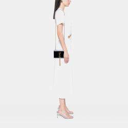 مملوكة مسبقًا حقيبة كروس بودي برباط كيت مونوغرام براءات سوداء بحجم صغير سان لوران باريس