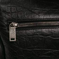 مملوكة مسبقًا حقيبة كروس سان لوران باريس مونوغرام سوداء متوسطة جلد بقري بنقشة التمساح غرب هوليوود