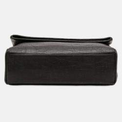 مملوكة مسبقًا حقيبة كروس سان لوران باريس مونوغرام سوداء متوسطة جلد بقري بنقشة التمساح غرب هوليوود