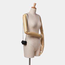 مملوكة مسبقًا Saint Laurent Paris Black Micro Crinkled Leather Niki Airpods Case with Chain