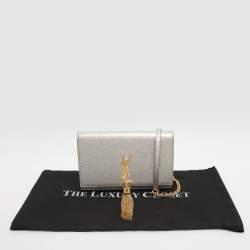 مملوكة مسبقًا محفظة بسلسلة سان لوران باريس كيت تاسيل فضية لامعة