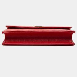 مملوكة مسبقًا Saint Laurent Paris Red Grain De Poudre Matelasse Chevron Monogram Chain Wallet