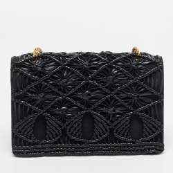 مملوكة مسبقًا حقيبة كتف سان لوران بيتي كلاوس ميني مرصعة جلد أسود