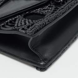 مملوكة مسبقًا حقيبة كتف سان لوران بيتي كلاوس ميني مرصعة جلد أسود