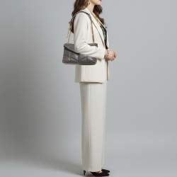 مملوكة مسبقًا حقيبة كتف سان لوران لولو منفوشة جلد شيفرون بني حجم صغير