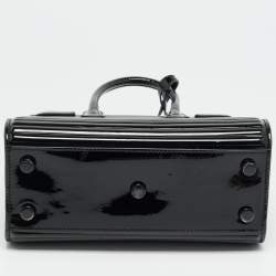مملوكة مسبقًا Saint Laurent Classic Sac De Jour Nano Black Ribbed Patent Leather Tote