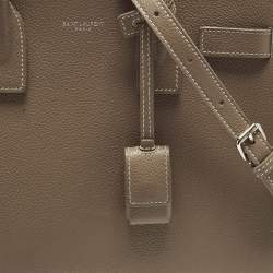 مملوكة مسبقًا حقيبة يد سان لوران ساك دو جور كلاسيك بيبي جلد بيج داكن