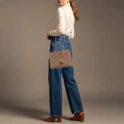 مملوكة مسبقًا حقيبة يد سان لوران ساك دو جور كلاسيك بيبي جلد بيج داكن