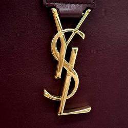 مملوكة مسبقًا حقيبة سان لوران باريس كاباس مونوغرام جلد بورغندي صغيرة