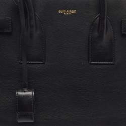 مملوكة مسبقًا حقيبة يد توت سان لوران كلاسيك ساك دي جور صغيرة جلد أسود