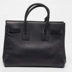 مملوكة مسبقًا حقيبة يد توت سان لوران كلاسيك ساك دي جور صغيرة جلد أسود