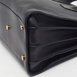 مملوكة مسبقًا حقيبة يد توت سان لوران كلاسيك ساك دي جور صغيرة جلد أسود