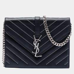 مملوكة مسبقًا Saint Laurent Paris Black Studded Chevron Calfskin Monogram Envelope Chain Flap