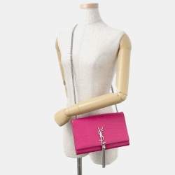 Pre Owned حقيبة سا ن لوران باريس كيت بشرّابة على سلسلة وردية جلد كروكو منقوش