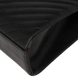 مملوكة مسبقًا حقيبة كتف سان لوران إنفيلوب جلد شيفرون مبطن مونوغرامي أسود 