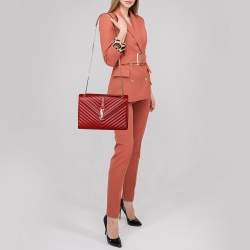 Pre Owned حقيبة كتف سان لوران جلد مبطن أحمر طراز مظروف