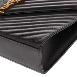مملوكة مسبقًا Saint Laurent Dark Grey Matelassé Leather Monogram Envelope Shoulder Bag