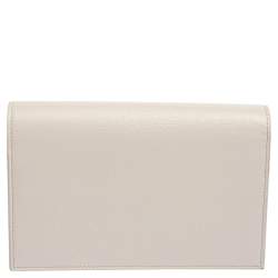 مملوكة مسبقًا محفظة بسلسلة سان لوران باريس كيت جلد أبيض محبب