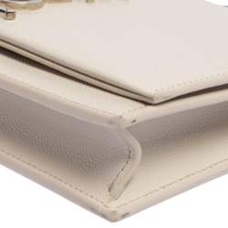 مملوكة مسبقًا محفظة بسلسلة سان لوران باريس كيت جلد أبيض محبب
