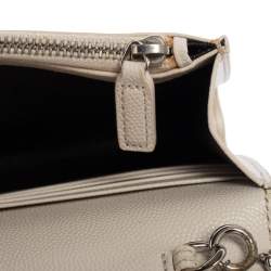 مملوكة مسبقًا محفظة بسلسلة سان لوران باريس كيت جلد أبيض محبب