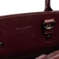 مملوكة مسبقًا حقيبة يد سان لوران نانو كلاسيك ساك دو جور جلد نقش تمساح عنابي