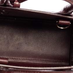 مملوكة مسبقًا حقيبة يد سان لوران نانو كلاسيك ساك دو جور جلد نقش تمساح عنابي