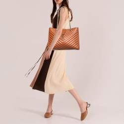 مملوكة مسبقًا حقيبة سان لوران كاساندرا جلد ماتيلاسيه بني بقلاب