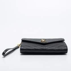 مملوكة مسبقًا Saint Laurent Black Matelassé Leather Cassandre Wristlet Pouch