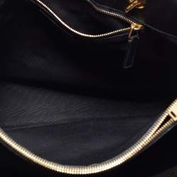 مملوكة مسبقًا حقيبة يد سان لوران بوكساندرا جلد شيفرون مونوغرامي سوداء بسلسلة