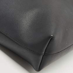 مملوكة مسبقًا Saint Laurent Black Leather Toy Shopper Tote