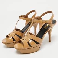 Pre Owned صندل سان لوران تريبيوت جلد لامع بيج نعال سميك بحزام للكاحل مقاس 38