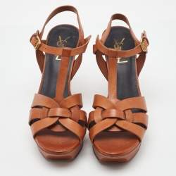 مملوكة مسبقًا صندل سان لوران تريبيوت جلد بني بنعل سميك مقاس 37.5